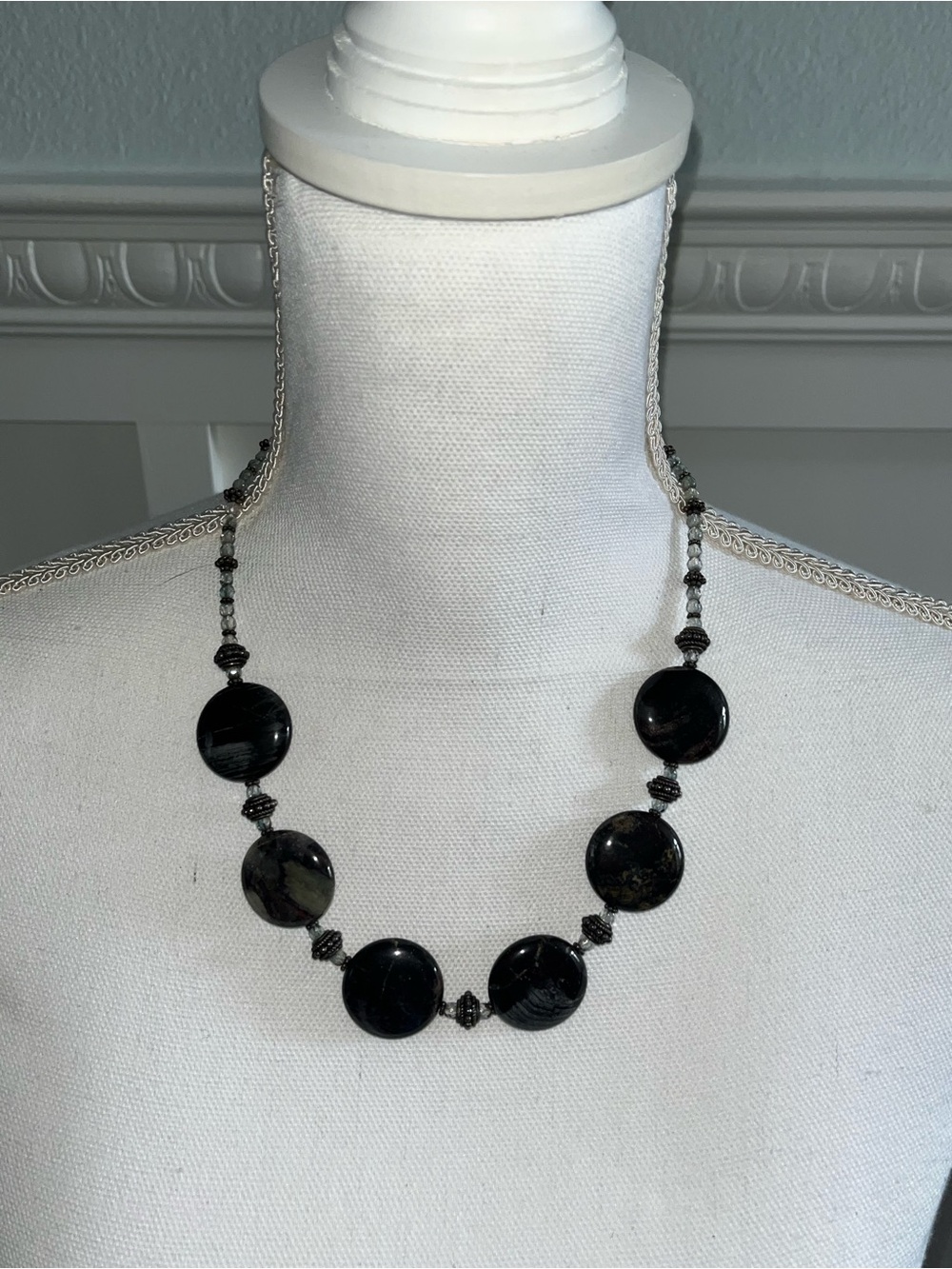 Vintage Polished Black Stone and Silver Bead Disc Necklace for Women